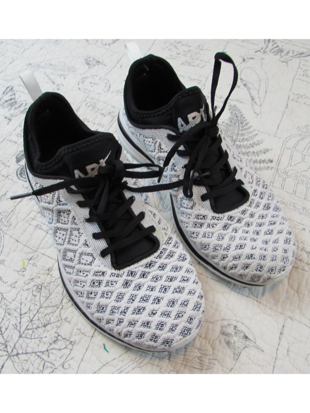 EUC APL Women's Techloom Phantom Black Pearl Running shoes Sneakers sz 9